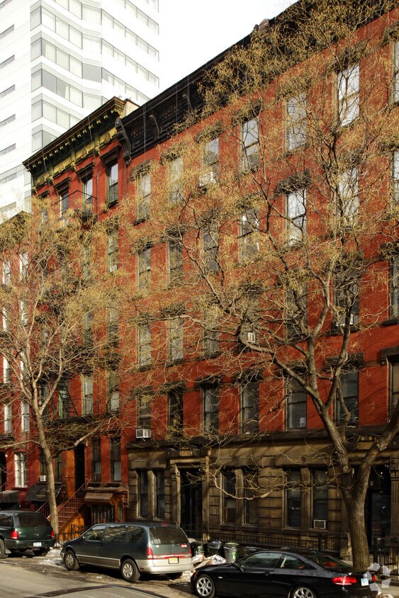 Building Photo - 213 E 5th St
