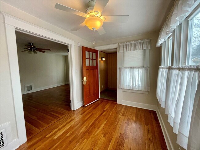 Building Photo - 206 E Edwards St