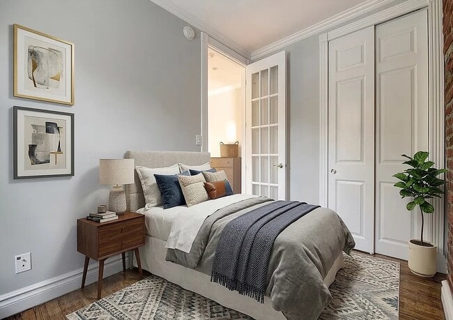 Foto del edificio - 221 E 23rd St