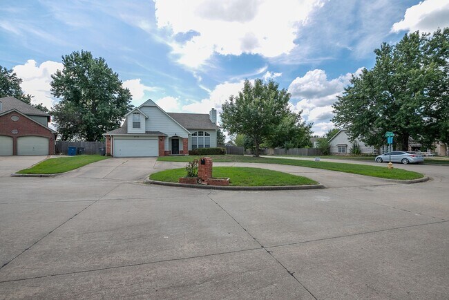 Foto del edificio - Gorgeous 4 Bedroom Remodel, Union Schools!