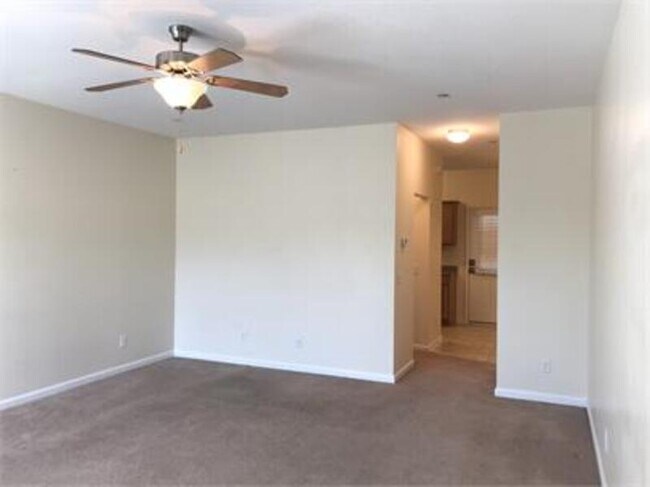 Building Photo - 336 Laurel Oak Ln
