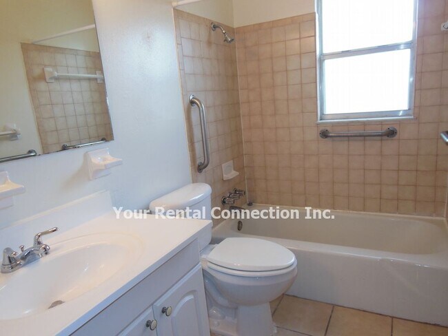 Foto del edificio - 2217 Broadway St