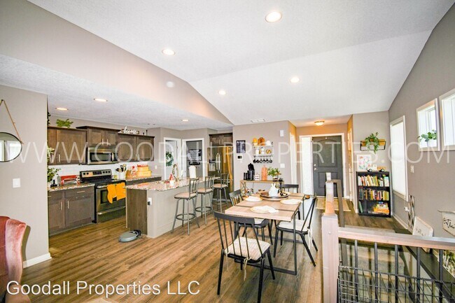 Foto del edificio - 3 br, 2.5 bath House - 1903 NW Woodbury Dr