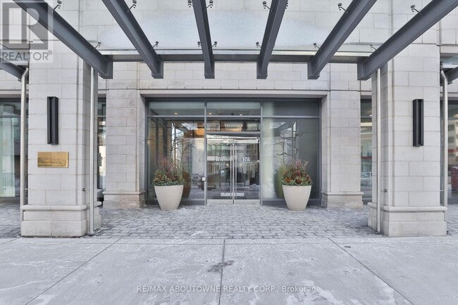 Building Photo - 2060 Lakeshore Rd.