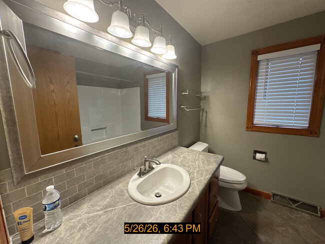 Building Photo - 2013 S Horizon Dr