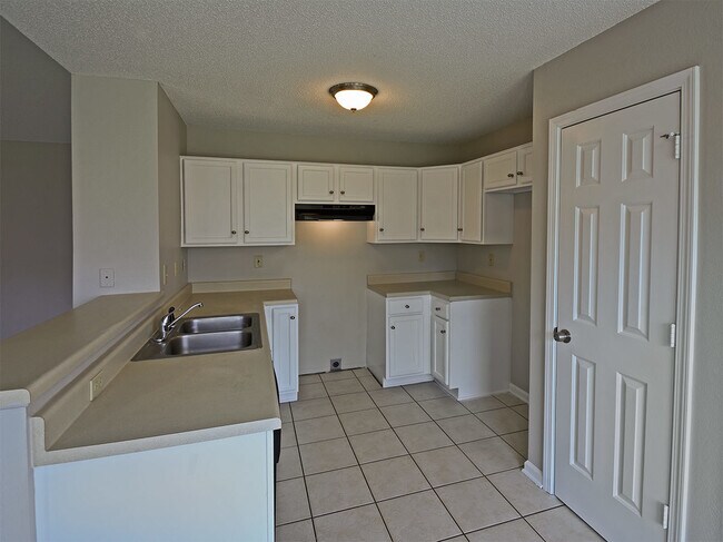 Foto del edificio - 3 Bedroom, 2 Bath Near Whitten and Dexter