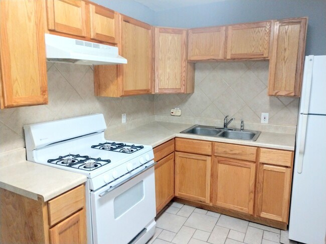 Foto del edificio - 3 bedroom 1 bath house in central Denton.