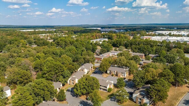 Building Photo - 101 Pine Forest Dr