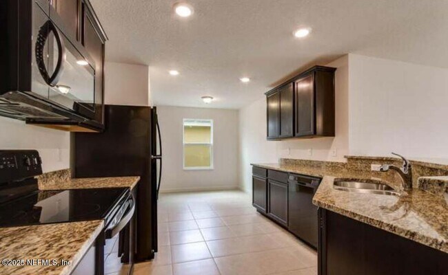 Foto del edificio - 8650 Lake George Cir W