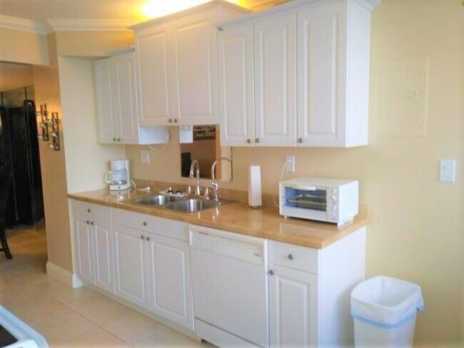 Building Photo - 100 Golden Isles Dr