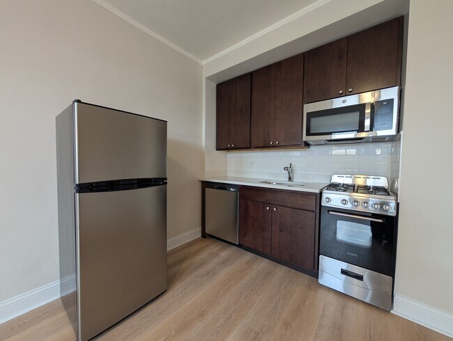 Foto del edificio - 3335 W Diversey Ave