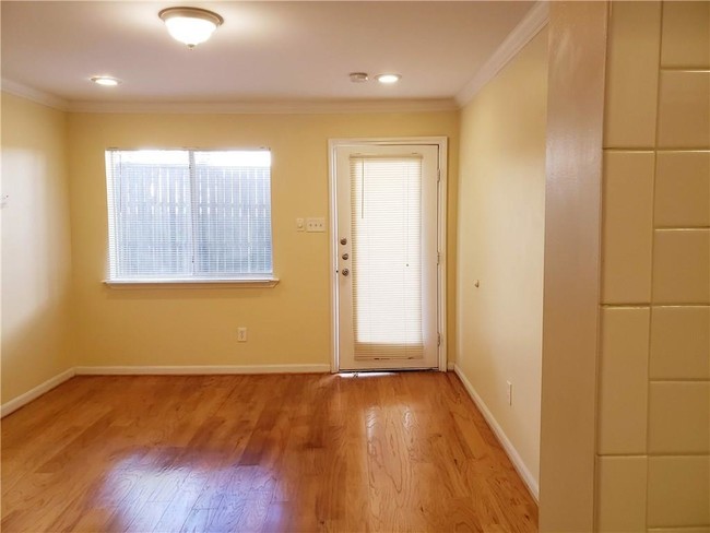 Building Photo - 4931 Junius St