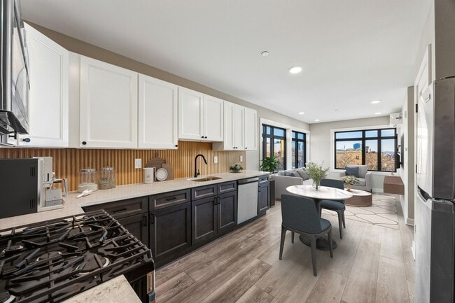 Building Photo - 558 Communipaw Ave