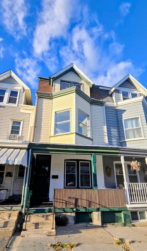 Primary Photo - 625 Greenleaf St