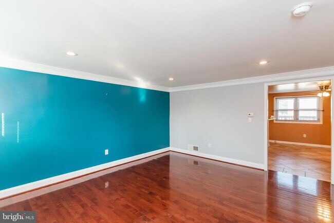 Building Photo - 4810 Bowland Ave