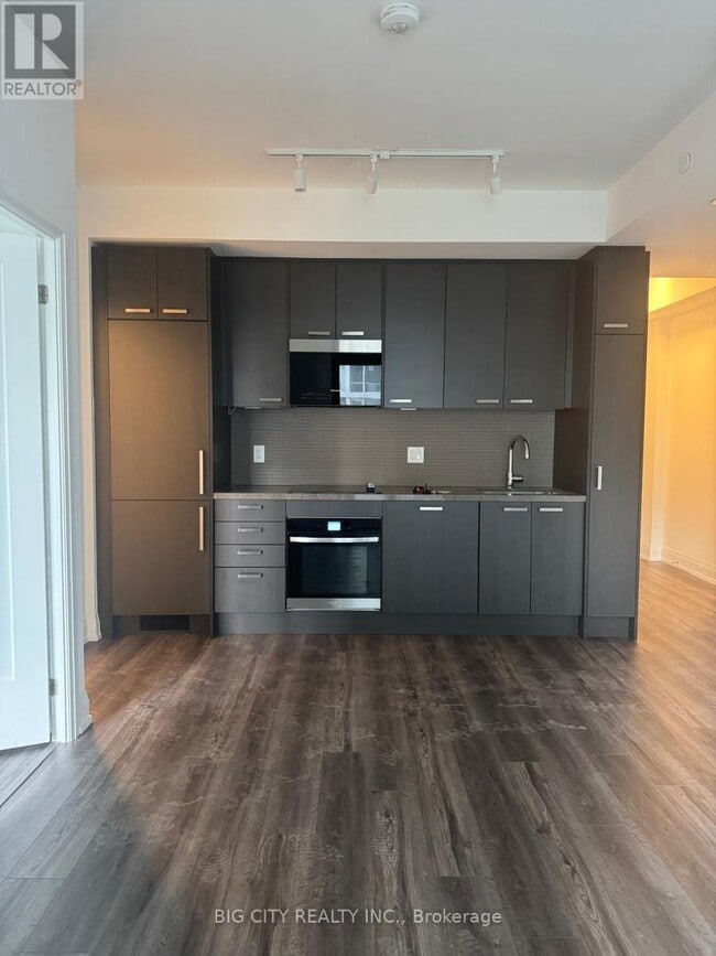 Building Photo - 20 Soudan Ave