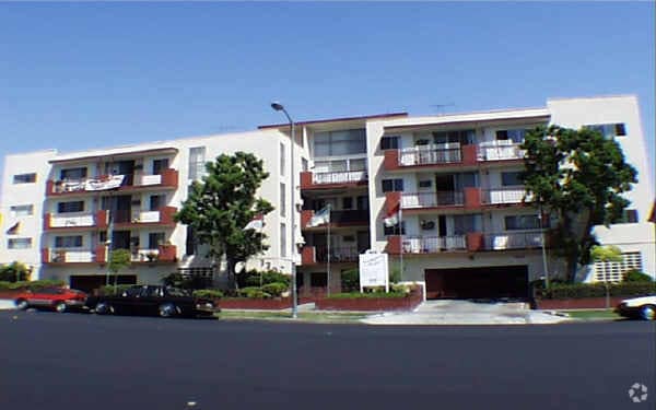 Building Photo - 330 S Rampart Blvd
