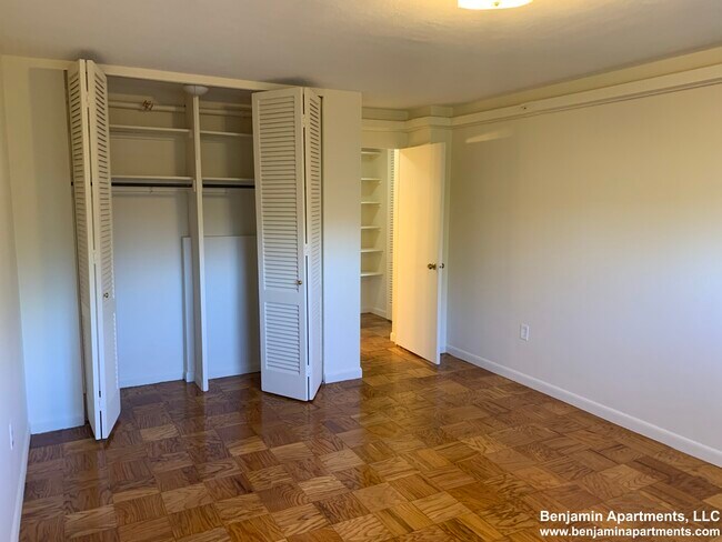 Building Photo - 10 Monmouth Ct