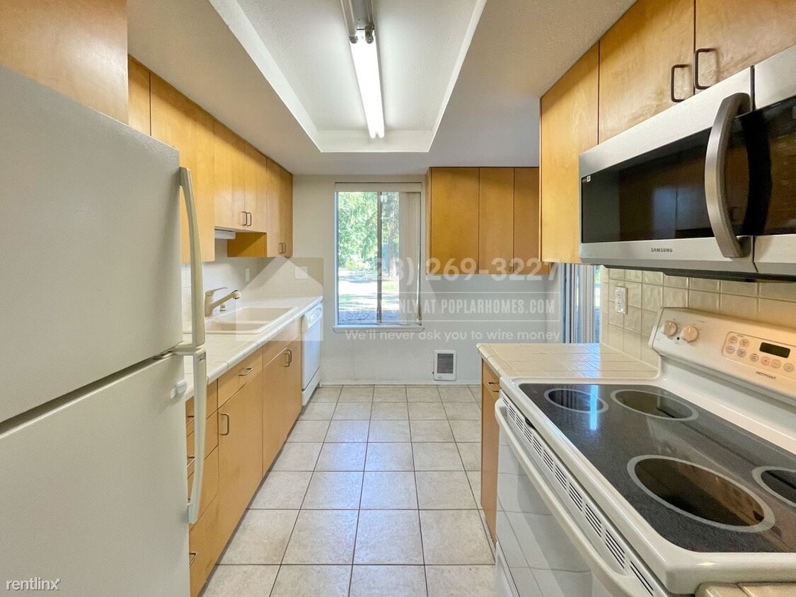 4635 W Lake Sammamish Pkwy SE Unit G104, Issaquah, WA 98027 Condo for
