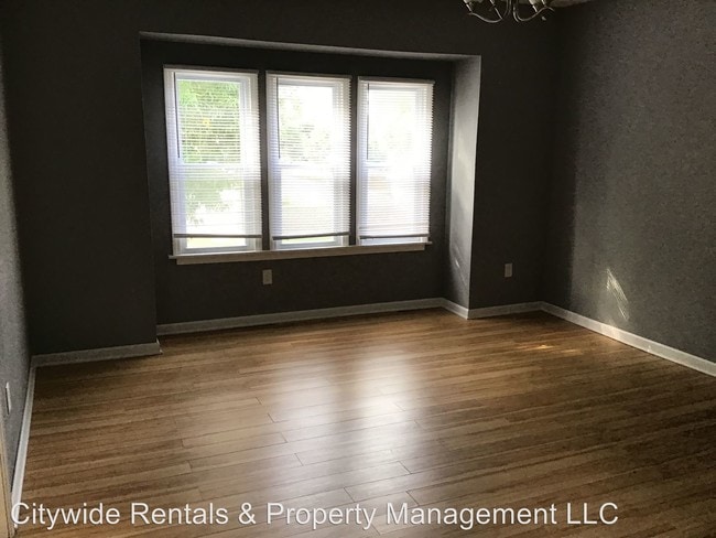 Building Photo - 1402 W Meinecke Ave