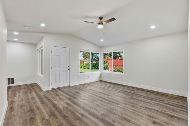 Building Photo - 8468001/37T