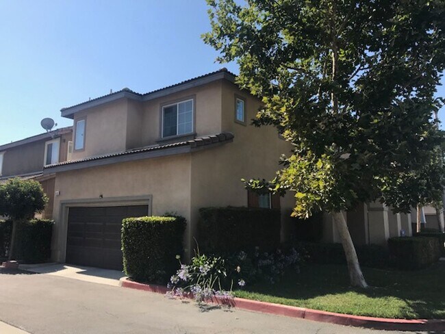 Foto del edificio - Gated Community!