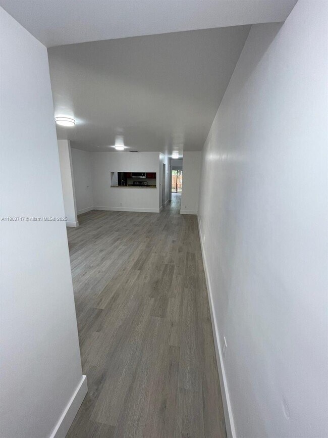 Foto del edificio - 4044 Sierra Terrace
