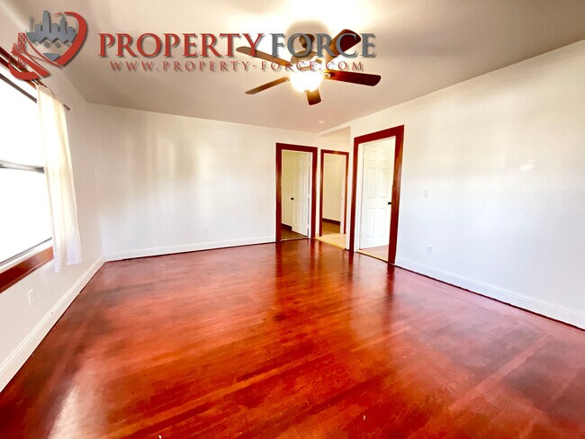 Building Photo - 10301 Graffian St