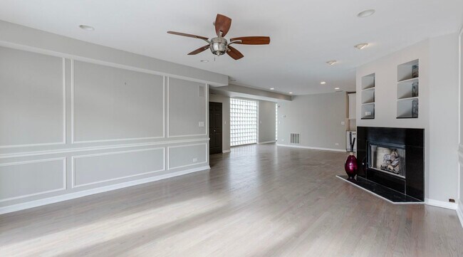 Building Photo - 308 W Evergreen Ave