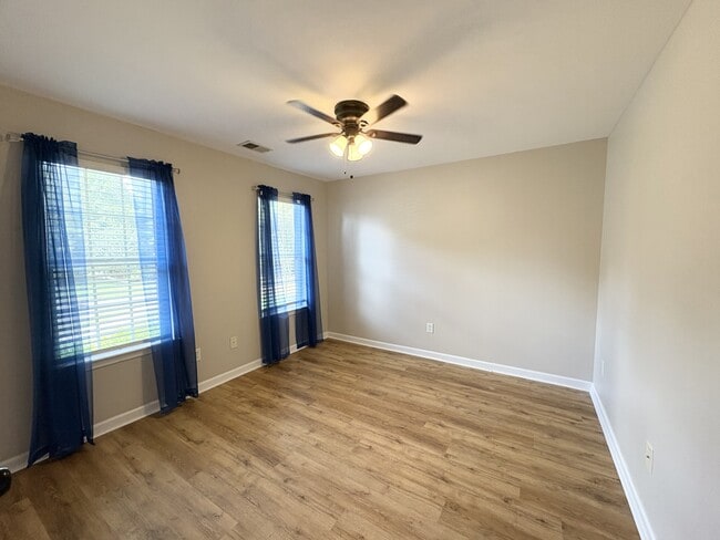 Building Photo - 140 Ivygreen Chase