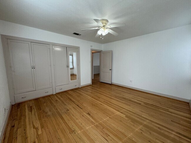 Foto del edificio - Well maintained, spacious 2 bed 2 bath ver...