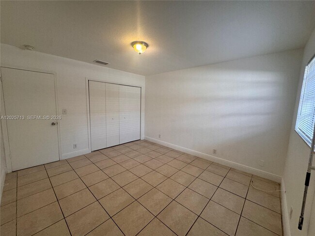 Foto del edificio - 407 NW 7th Ct
