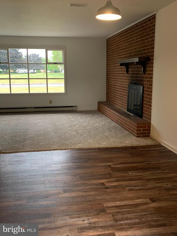 Building Photo - 484 Brookview Dr