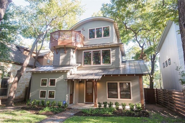 Building Photo - 610 W Live Oak St