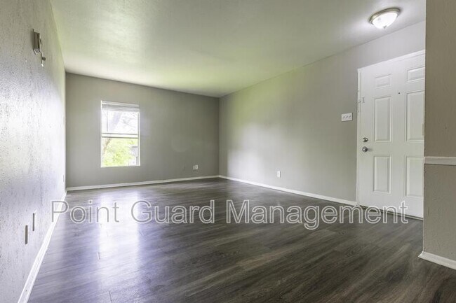Foto del edificio - 4562 West Kiest Boulevard - 2061