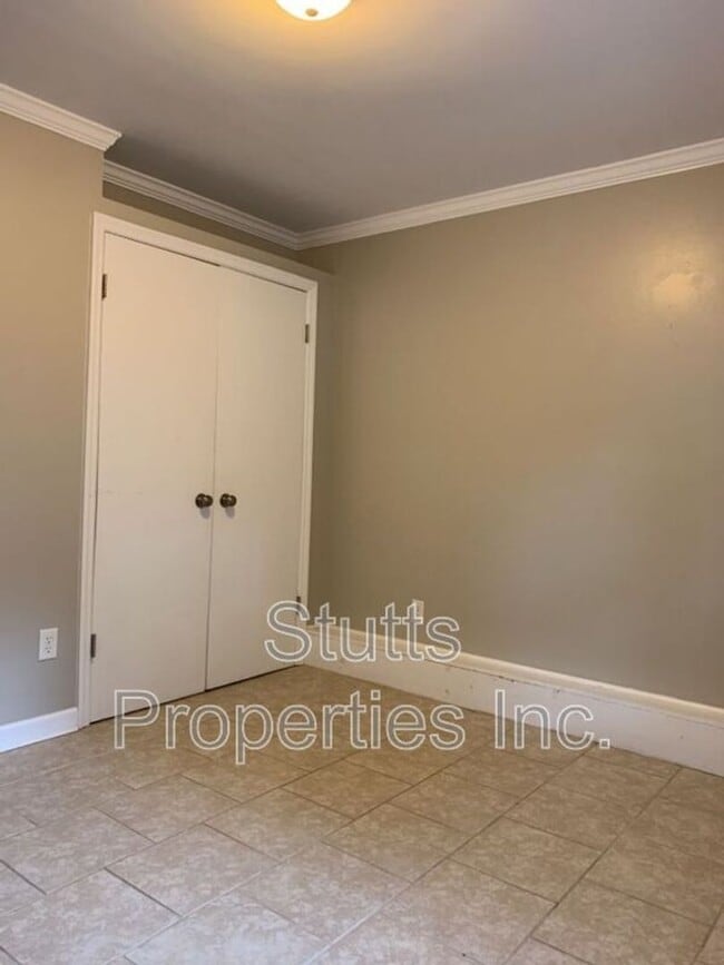 Building Photo - 414 Hermitage Dr