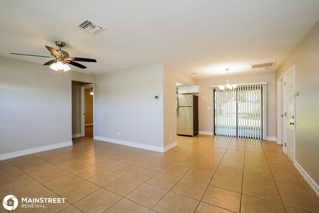 Foto del edificio - 627 NW 10th Ter, Cape Coral, FL 33993