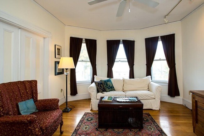 Foto del edificio - 176 Elm St