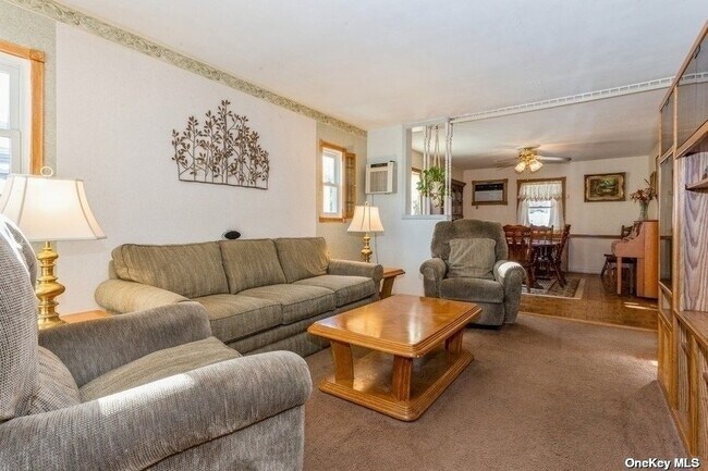 Foto del edificio - 81-34-81251 251st St