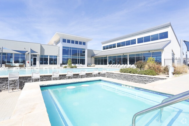 Building Photo - The Maddox