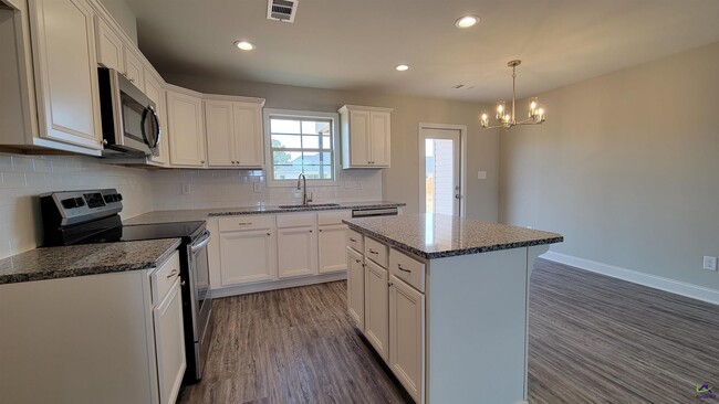 Building Photo - 104 Cassandra Ann Wy