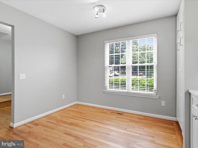Building Photo - 6055 Meyers Landing Ct