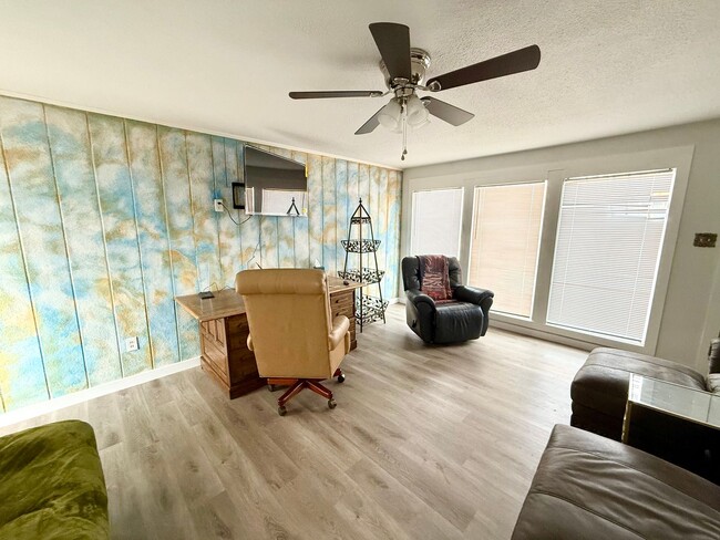 Building Photo - Charming Fully Furnished 2-Bed, 1-Bath Dup...