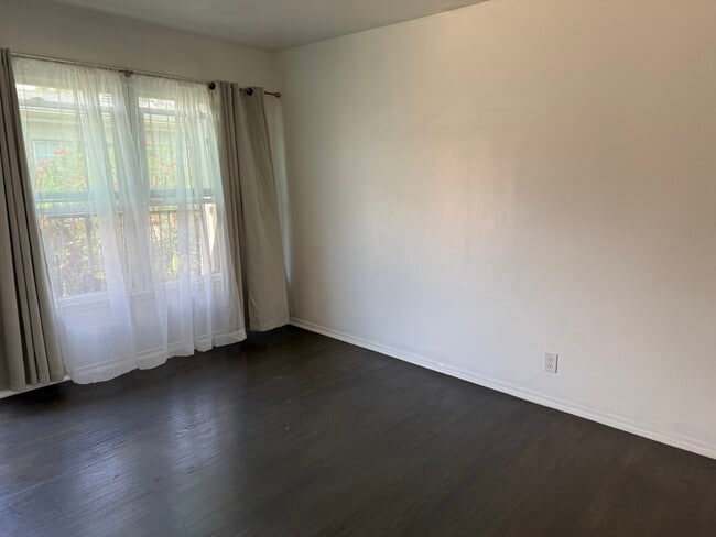 Living Room - Opposite Direction - 6128 De Longpre Ave