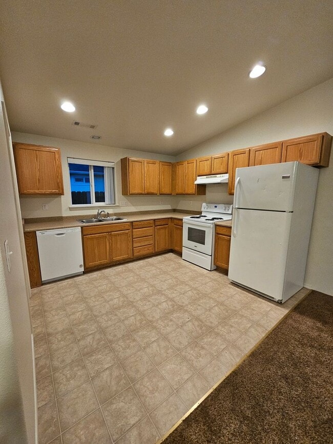 Building Photo - 3 Bedroom Home Located on Quiet Cul-De-Sac