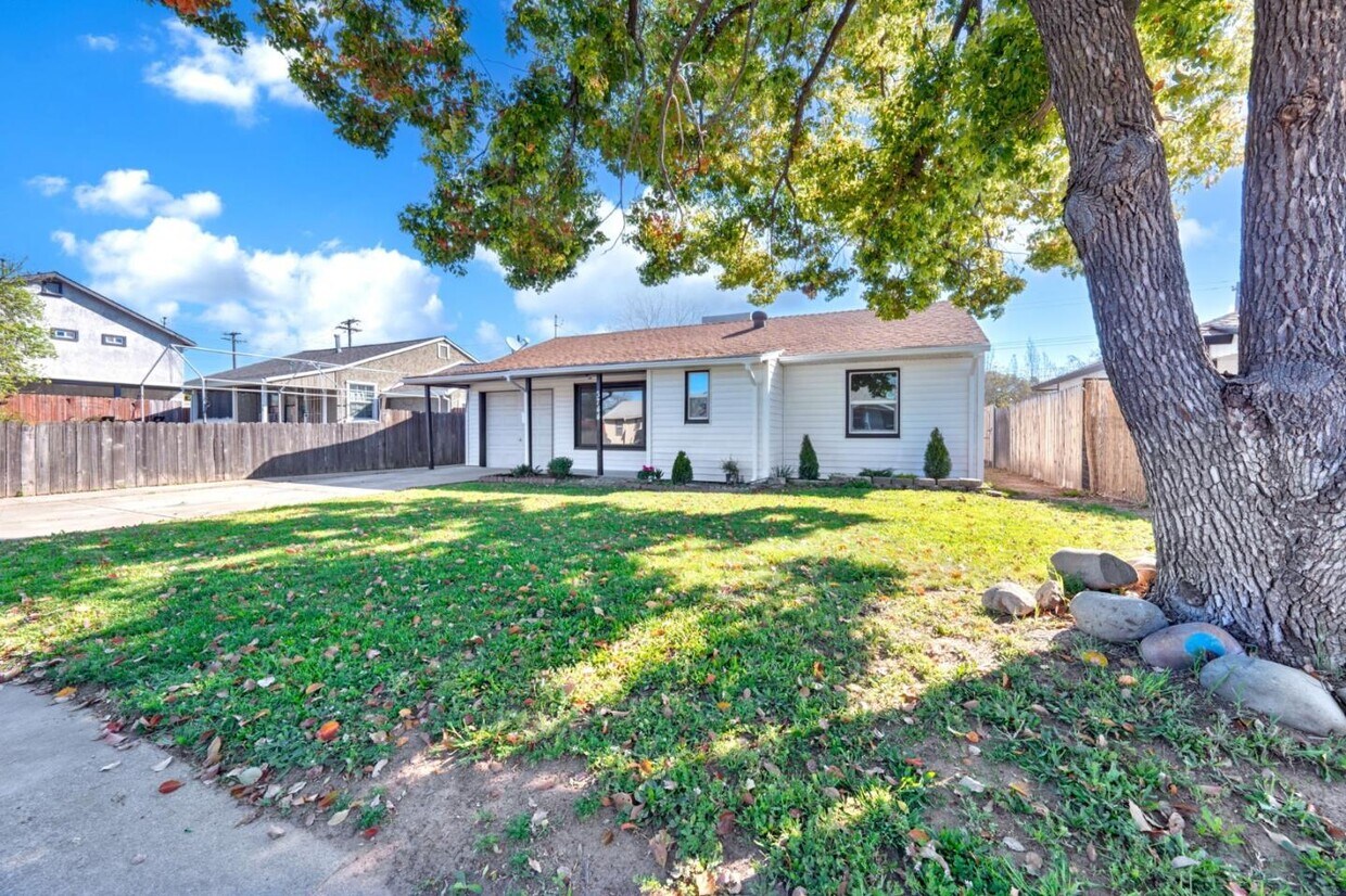 Foto principal - 3744 Cameron Rd