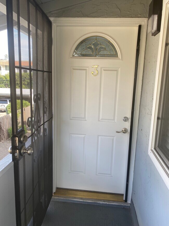 Entrada principal - 990 Helen Ave
