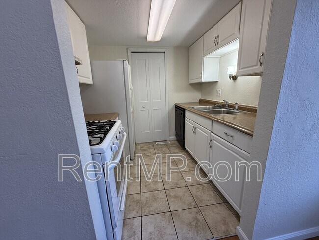 Foto del edificio - 1825 South Dr