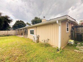 Building Photo - 12931 Becklin Ln