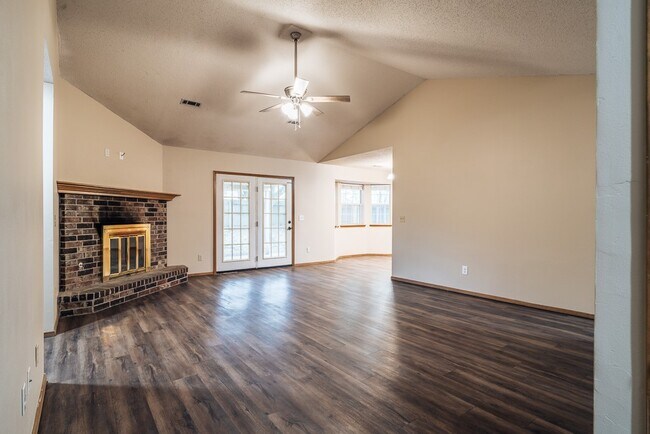 Building Photo - 1020 N 29th St
